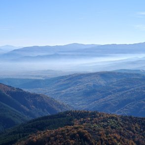 Времето утре: Валежите постепенно ще спират