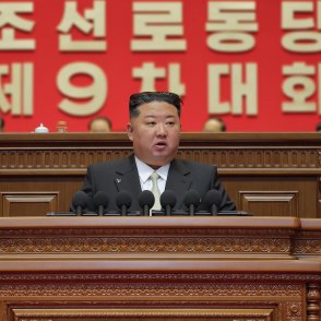 Ученички, най-добре девствени: Тайният "Отряд за удоволствия" на Ким Чен Ун