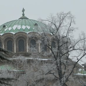 Студен въздух нахлува утре, отново ще вали