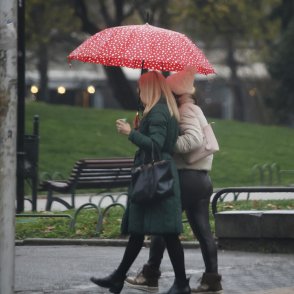 Времето утре: До обяд слънце, после дъждове с гръмотевици