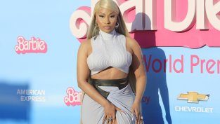 Тръмп подари на Ники Минаж библия с подписа си 