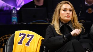 13-годишния син на Адел е одрал кожата ѝ