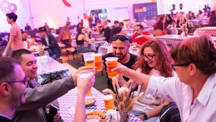 Октомври има вкус на бира: малко Бавария с Biergarten