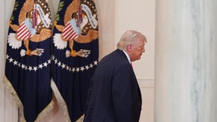 Тръмп пътува във времето?