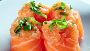 Рецептата Dnes: Рулца с пушена сьомга