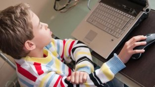 Европарламентът поиска забрана на социалните мрежи за деца