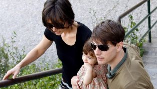 Сури на 20: Как живее след 14 години отчуждение с баща ѝ Том Круз