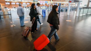 Работят ли бонусите за служителите на Ryanair, "ловящи" нарушители с големи багажи? 