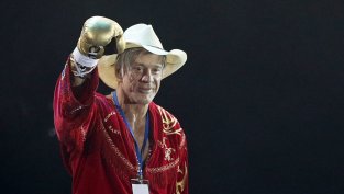 Мики Рурк е неузнаваем, събира пари от фенове, за да си плати наема СНИМКИ