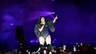 Скочиха на Ники Минаж, сподели "про-Тръмп" пост