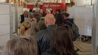 Опашки за Салвадор Дали се извиват в Перник