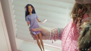 Mattel пуска на пазара първата Барби с аутизъм ВИДЕО