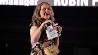 Авторката на бестселъри Колин Хувър бори рак, оперира се 