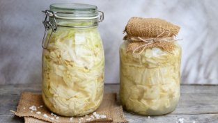 Как бързо да направим домашно кисело зеле?