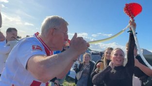 Най-горещият инфлуенсър в Германия обича рейв и бира и е на... 88 години ВИДЕО