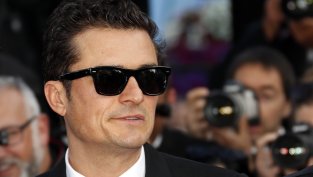 Връзката между Орландо Блум и новата му става сериозна