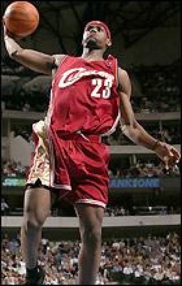 Леброн Джеймс реализира трипъл-дабъл на 20 г. и 20 дни