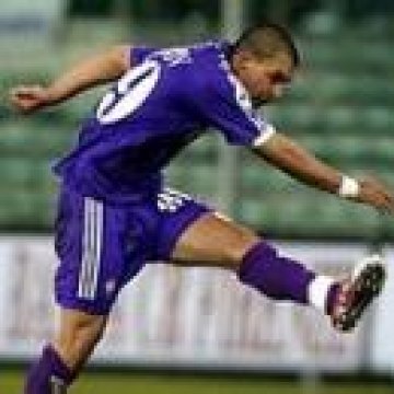 Фиорентина губи с 0:3, Валери Божинов с червен картон