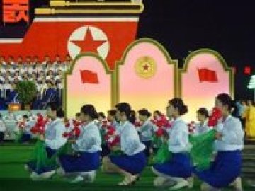 Масови тържества започват в Пхенян за рождения ден на Ким Чен Ир