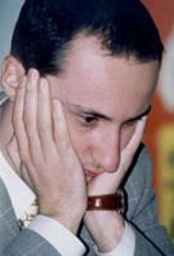 Веселин Топалов остана втори в Линарес след победа над Каспаров