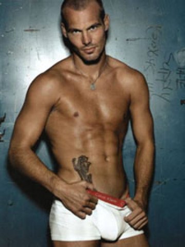 Кандидатки за Мис България и футболни фенове тъжат заедно в микс клуб