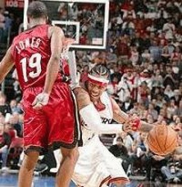 Филаделфия победи Маями въпреки 48 точки на Дуейн Уейд