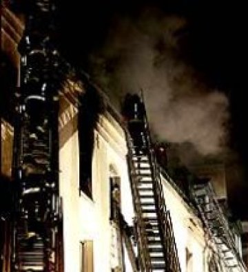 Млада жена случайно причинила пожара в парижкия хотел “Опера”