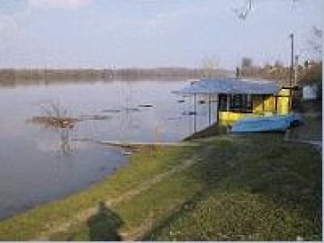 Нивото на река Дунав край Видин остава над осем метра
