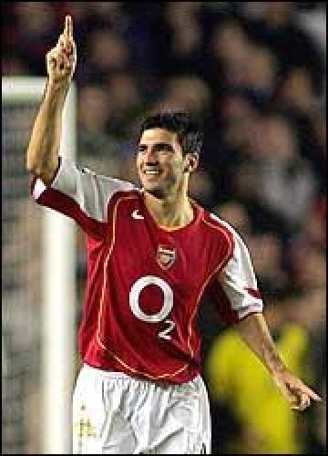 Гол на Рейес носи победата на Арсенал срещу Тотнъм