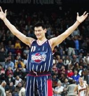 Втора победа на Хюстън над Далас след 33 точки на Яо Минг