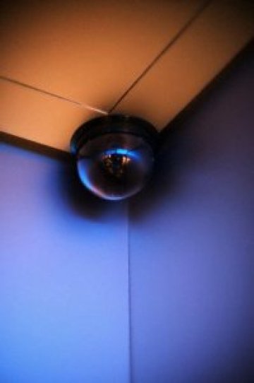 Англичанка осъди мъжа си за воайорство