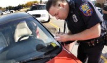 Гръцки катаджии раздават безплатни фолк дискове