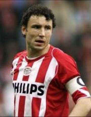 Марк ван Бомел преминава в Барселона след края на сезона