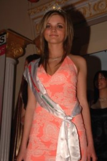 16-годишна стана най-красивата българка във Великобритания