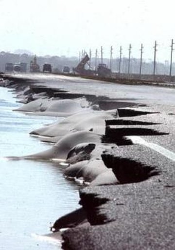 Тропическата буря Емили увеличава скоростта си