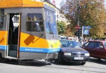 Нова система за таксуване в тролеи и трамваи в София до няколко месеца