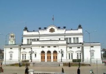 Парламентът ще гласува новото правителство във вторник от 14 часа
