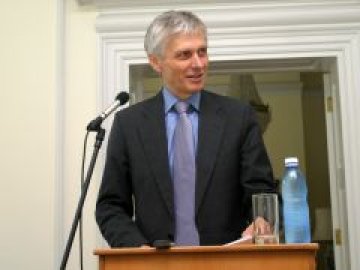 Английският посланик бяга 2 часа в маратон за Съединението