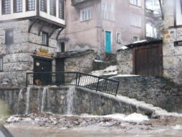 Десет фирми са предложили да ремонтират засегнатите от пороите домове