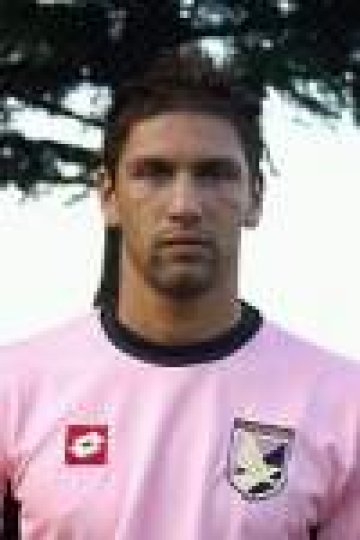 Защитници изяждат хляба на нападателите в Серия А