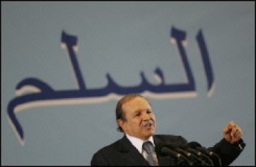 В Алжир се провежда референдум върху президентска харта