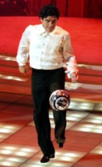 Марадона тегли жребия за световното