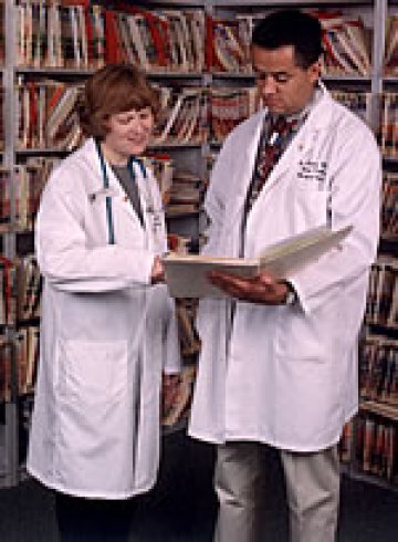 Британски лекар се оплака от високата си заплата