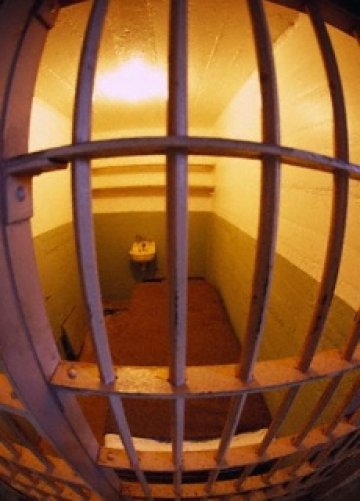 Мъж предпочита затвора пред собствения си дом