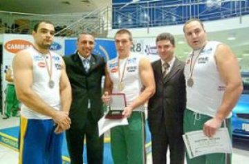Стоичков награди финалистите на Професионалната лига по канадска борба