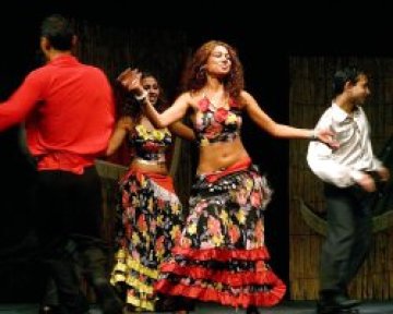 Роми представиха самодейния спектакъл "Волните деца на природата"