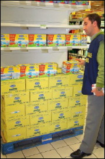 Нестле изтегля милиони литри бебешко мляко