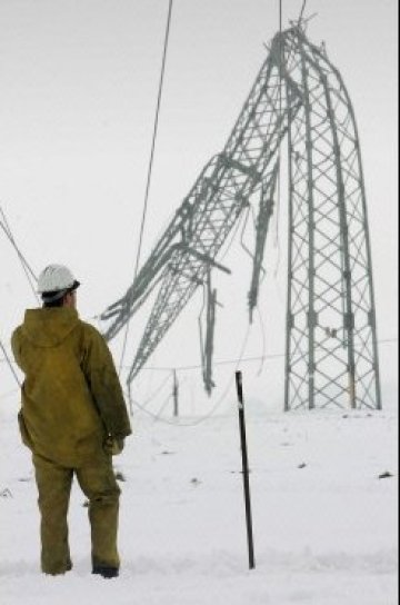 Снежна буря остави без ток 250 000 души в Германия