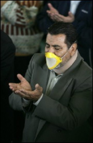 Техеран е обвит в пелена от мръсотия