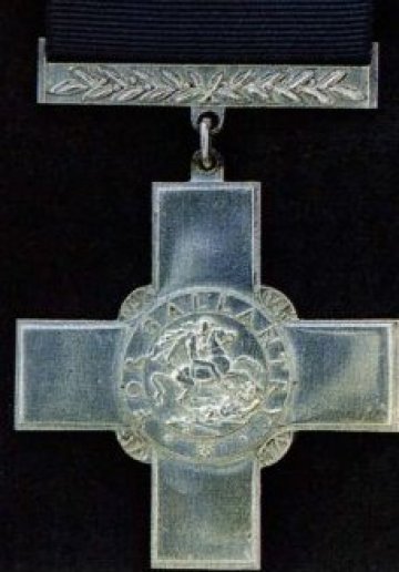 Откраднат преди близо 20 г. в Лондон медал открит на австралийски плаж